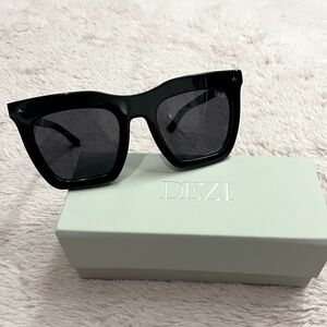 DEZI Fall Back sunglasses